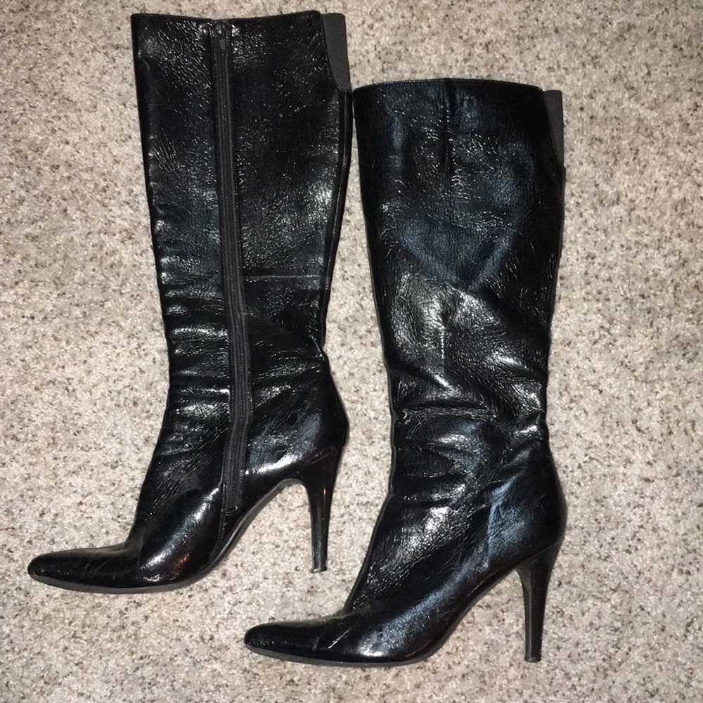 Gently used faux patent leather Nine West boots.